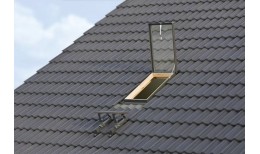 Мансардное окно-люк для выхода на крышу FAKRO WGI
