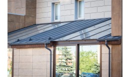 Фальц двойной стоячий Grand Line 0,7 PE с пленкой на замках RAL 7024 мокрый асфальт